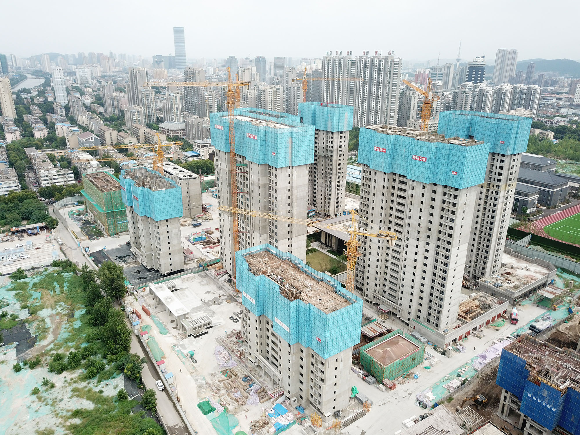 全鋼附著式升降腳手架按附著支承方式的分類詳解